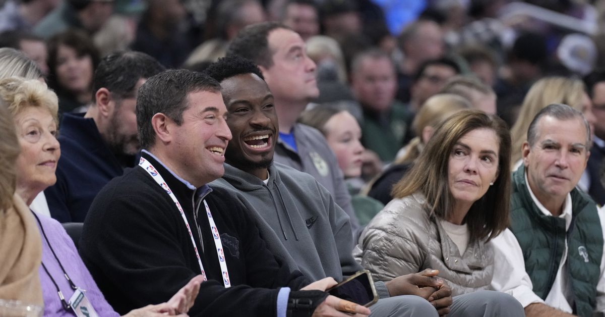 Milwaukee Bucks plan to re-sign Thanasis Antetokounmpo