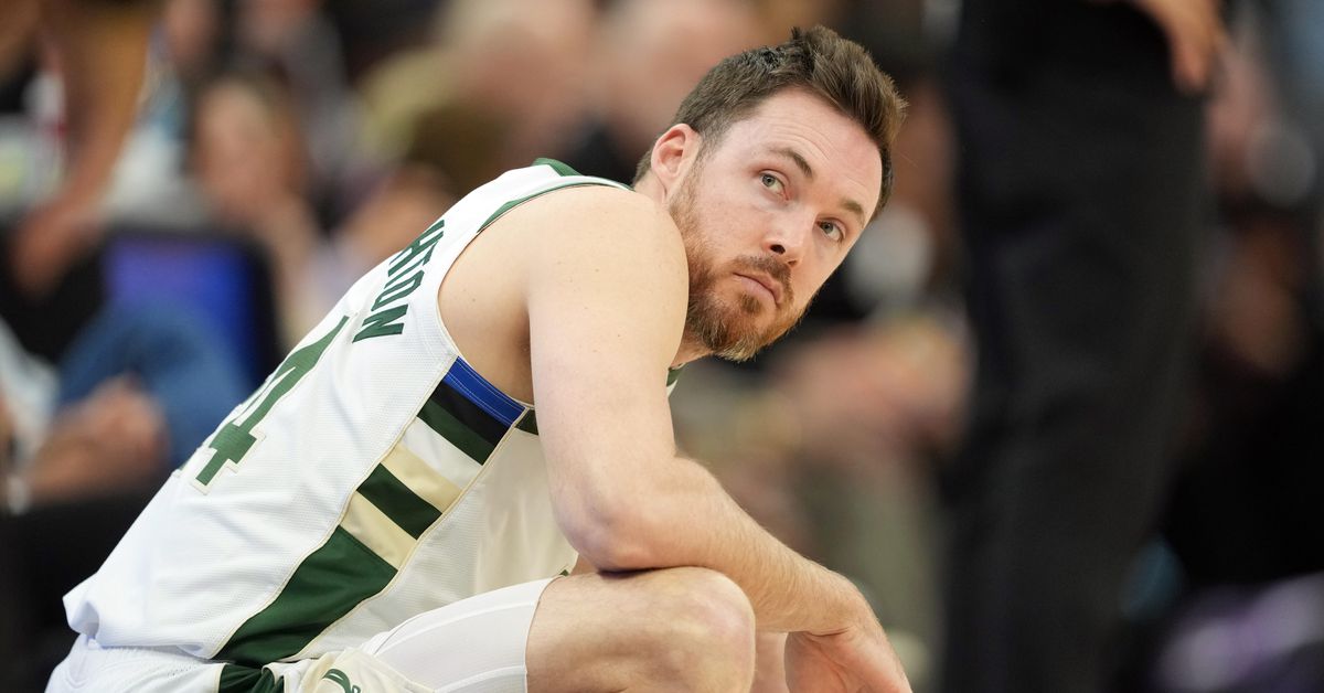NBA Free Agency: Milwaukee Bucks trade Pat Connaughton to Hornets