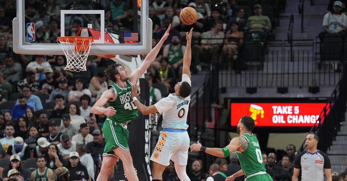 A moment of appreciation for Luke Kornet, the ultimate teammate