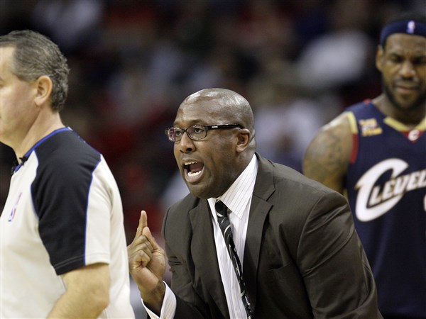 Knicks offer coaching job to Mike Brown and are working on a deal