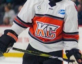 Defenseman Charlie Wright re-signed by Mavericks' AHL affiliate Coachella Valley