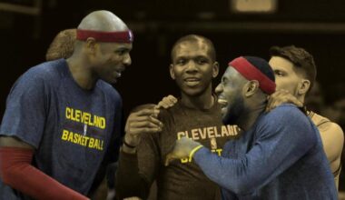 "If he was sponsored by Samsung, everybody got free Samsung phones" – Ex-Cav reveals how generous LeBron is