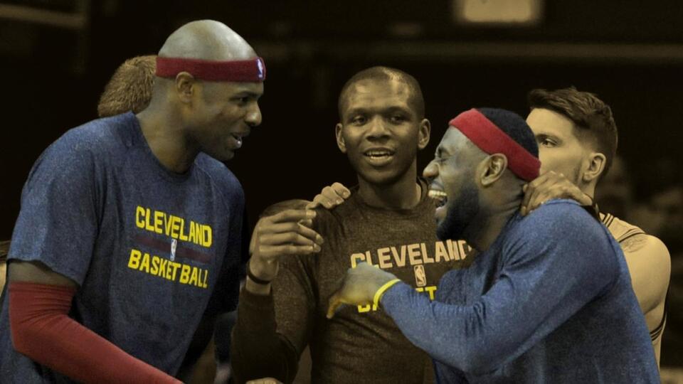 "If he was sponsored by Samsung, everybody got free Samsung phones" – Ex-Cav reveals how generous LeBron is