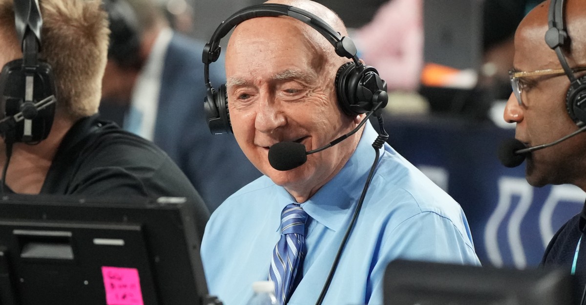 Dick Vitale Visits Lexington, Meets Mark Pope and the team.