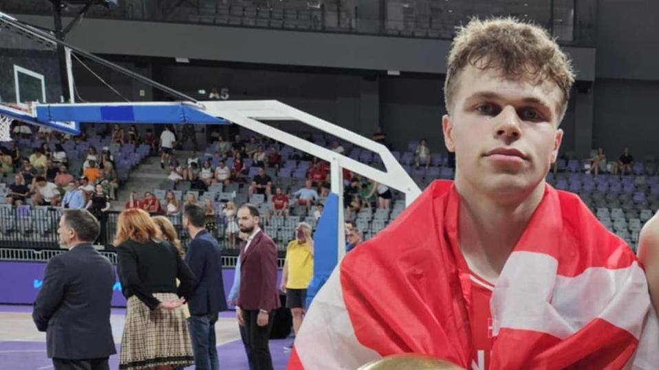 Noah Nørgaard posing after winning 2025 U18 EuroBasket Division B.