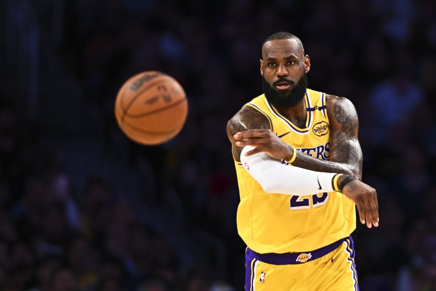 Lakers Notes: LeBron, Hachimura, Thiero, Trade Prospects