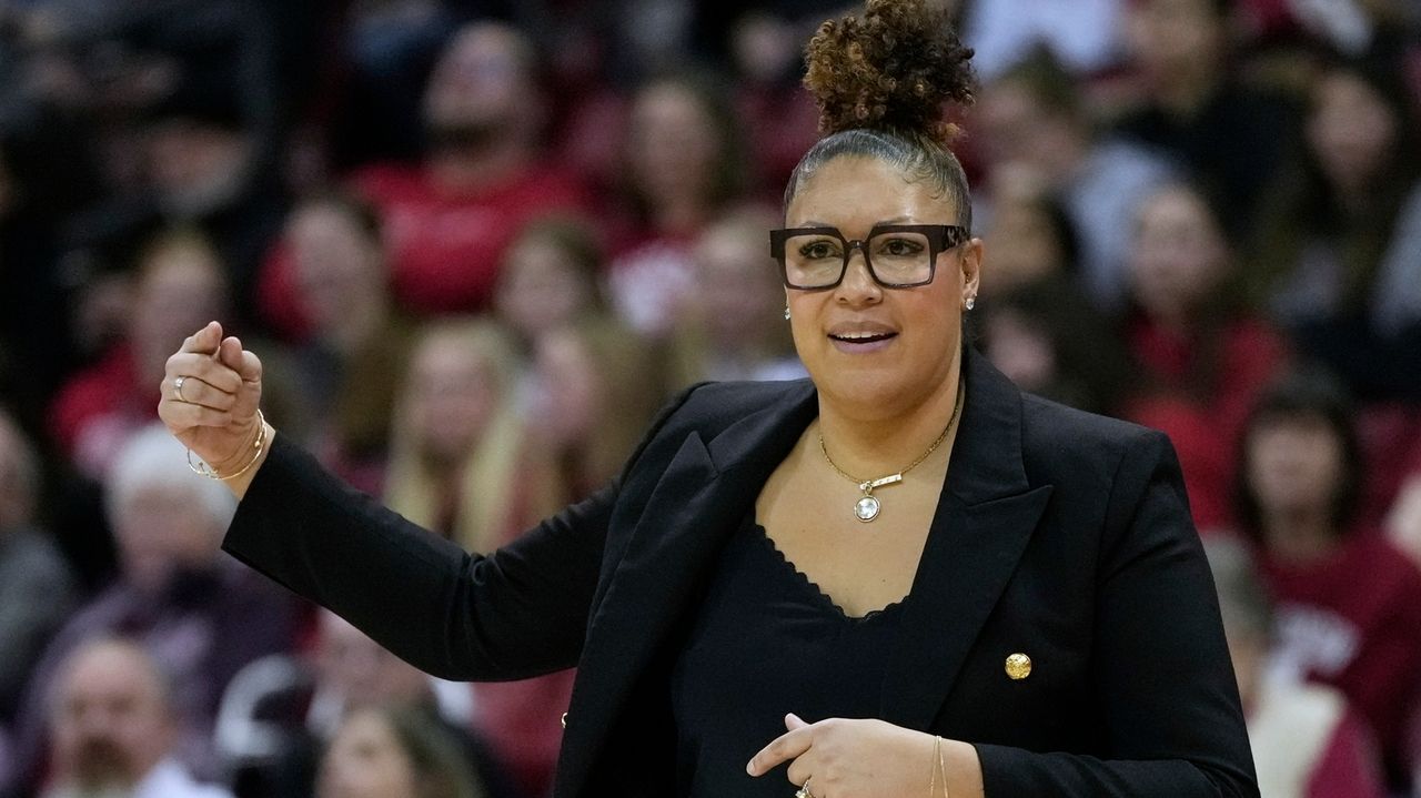 Ex-Wisconsin players say in lawsuit that former coach Marisa Moseley psychologically abused them