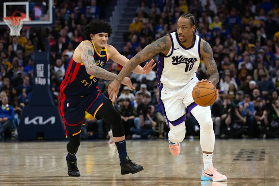 Sacramento Kings guard DeMar DeRozan (10) drives ahead of Golden State Warriors forward Gui Santos (15)© D. Ross Cameron-Imagn Images