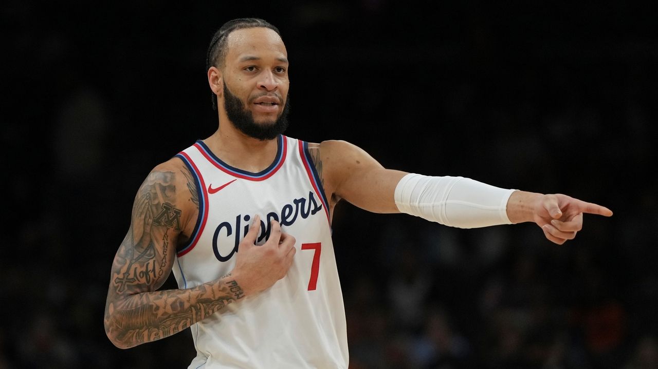 Bucks boost their depth by signing former Clippers wing Amir Coffey