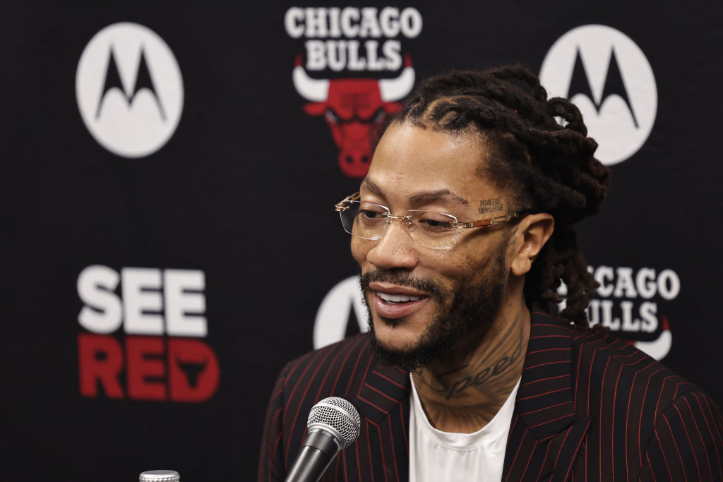 Derrick Rose Cries As Chicago Bulls Announce Jersey Retirement