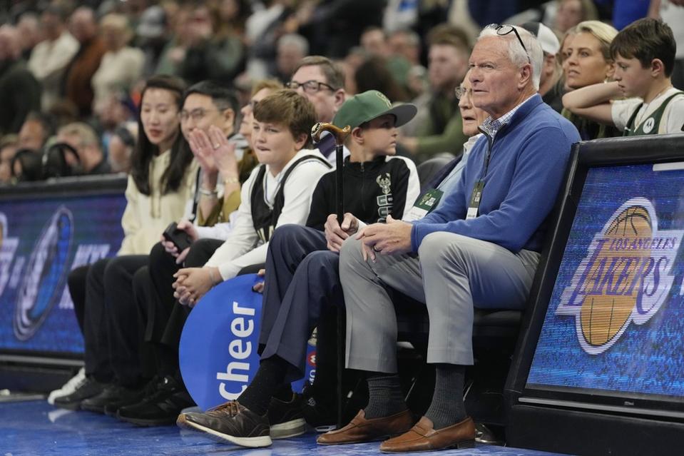 Phoenix Suns v Milwaukee Bucks