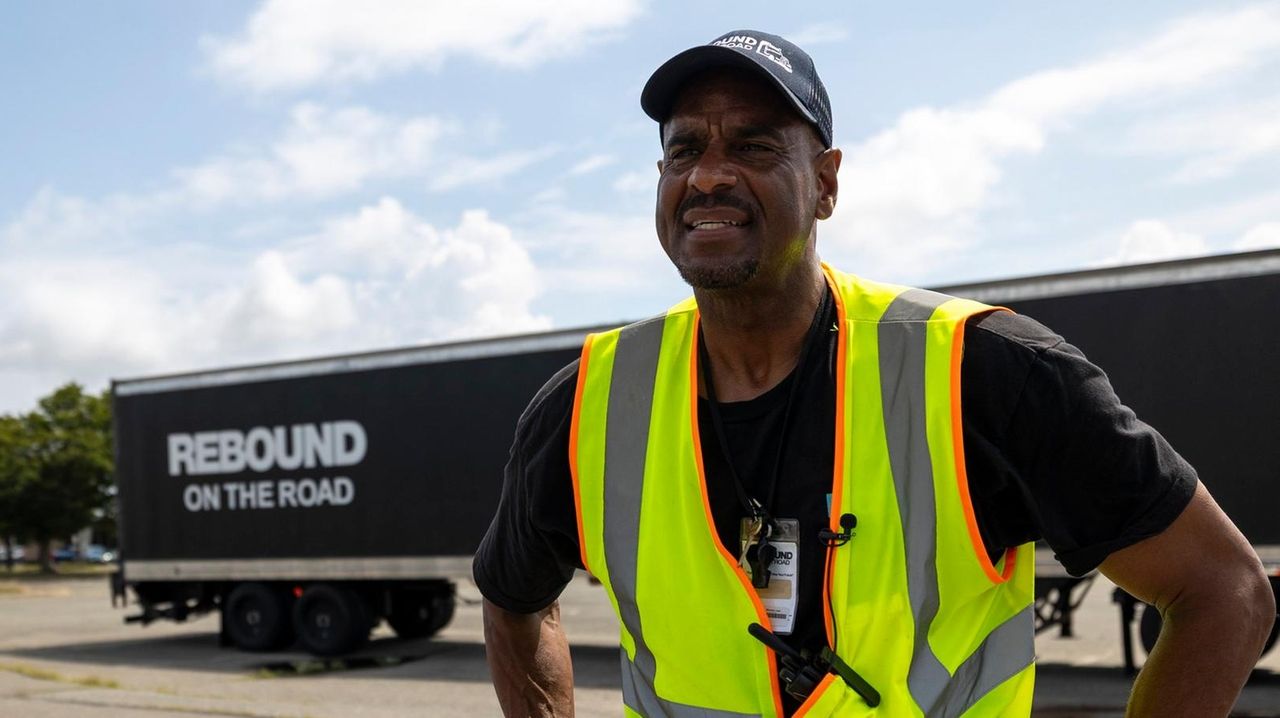 NBA star Jayson Williams went to prison for shooting a man 15 years ago. Now, he's giving LIers a second chance with Rebound on the Road.