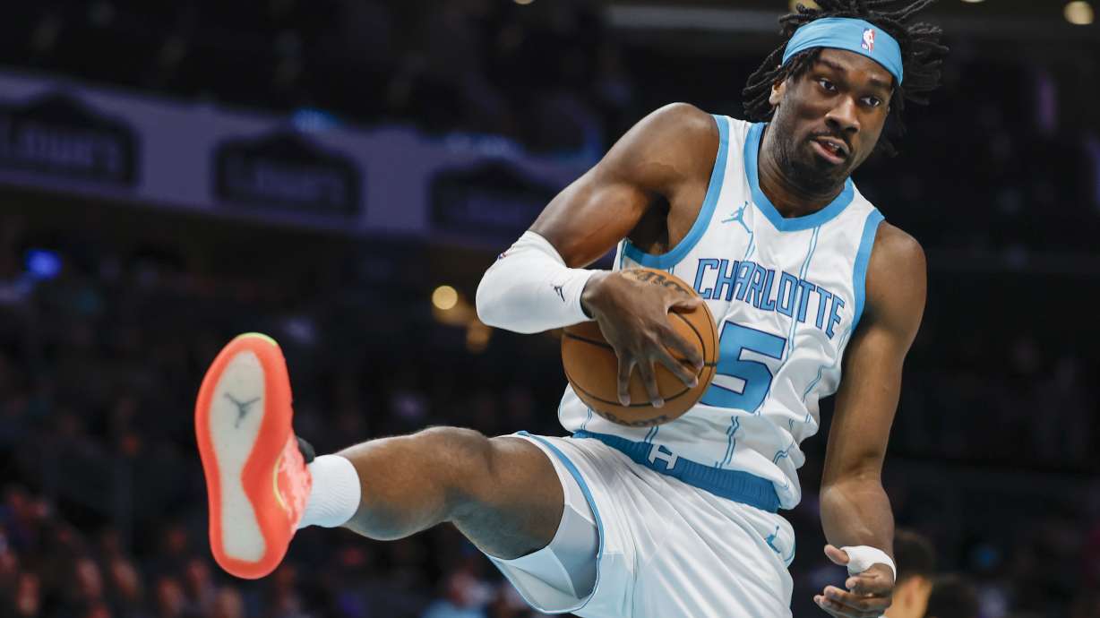 Suns add 7-footer Mark Williams, send two first-round picks to Hornets, AP source says