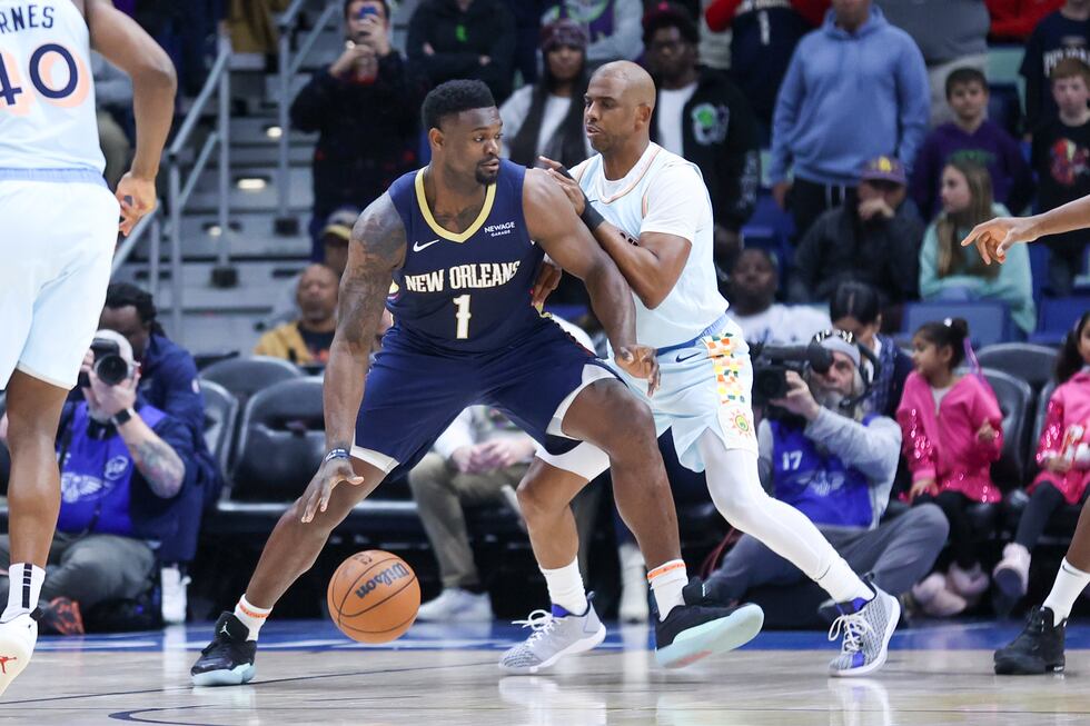 New Orleans Pelicans forward Zion Williamson (1) posts up San Antonio Spurs guard Chris Paul,...