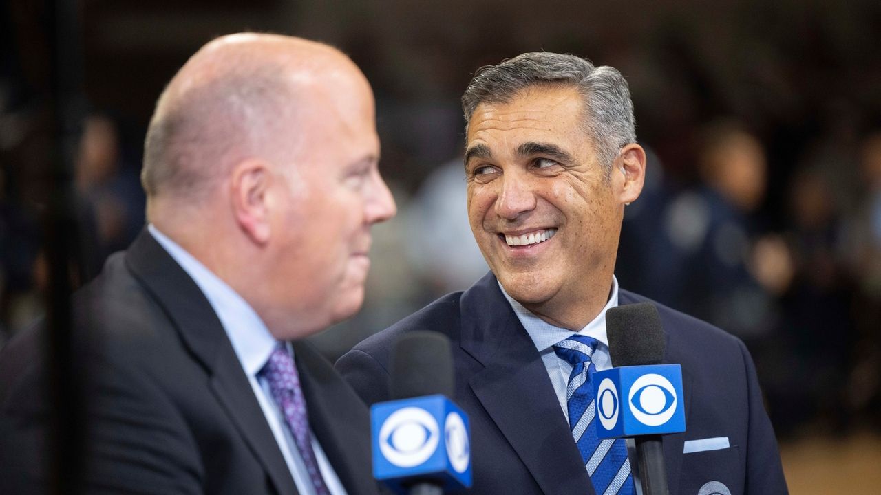 Jay Wright steps away from TV analyst role to focus on Villanova position