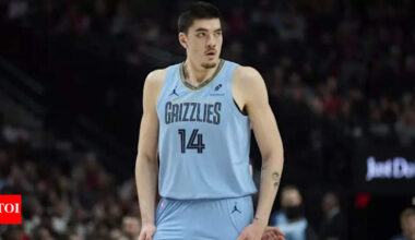 Memphis Grizzlies star Zach Edey pulled over for extreme speeding, officer delivers sharp warning in viral footage | NBA News