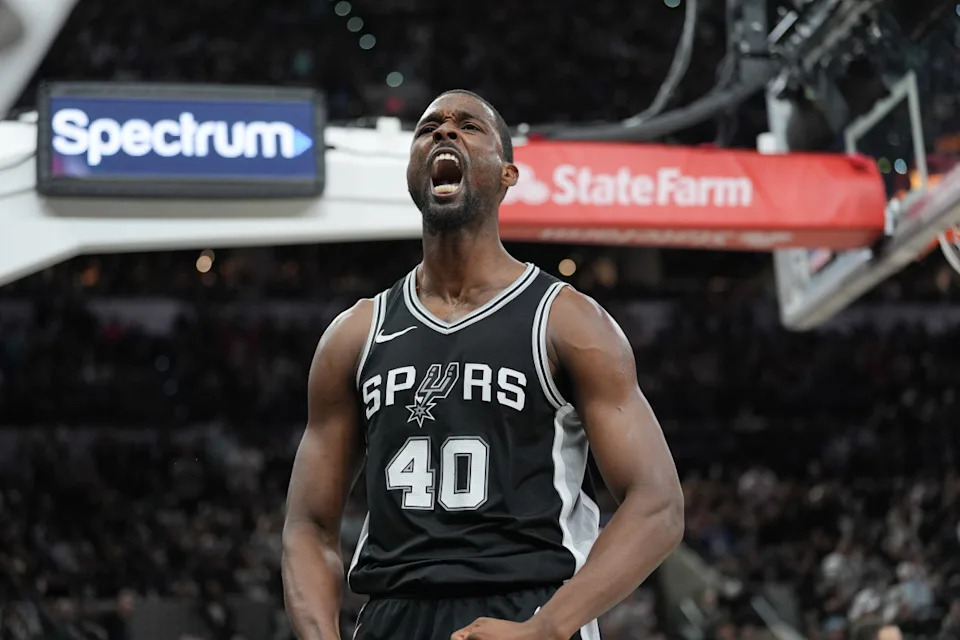 Nov 23, 2024; San Antonio, Texas, USA; San Antonio Spurs forward Harrison Barnes (40) celebrates in the second half against the Golden State Warriors at Frost Bank Center.© Daniel Dunn-Imagn Images
