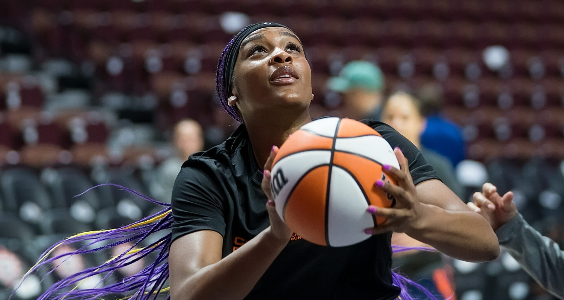 Aaliyah Edwards makes Connecticut Sun home debut