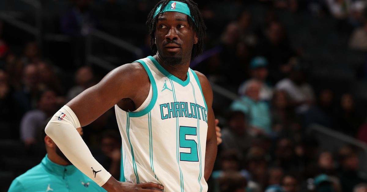 The Suns offseason gamble at center has already been written off