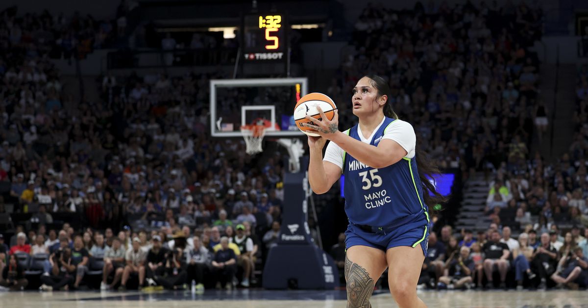 Los Angeles Sparks sign WNBA player who their head coach knows very well