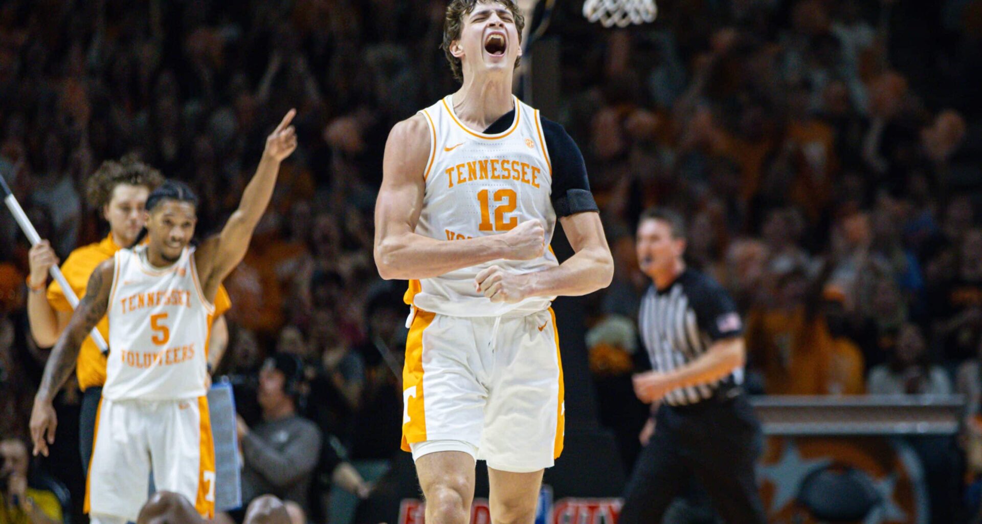 Tennessee Basketball Coach Teases 'Jumbo-Sized' Lineup