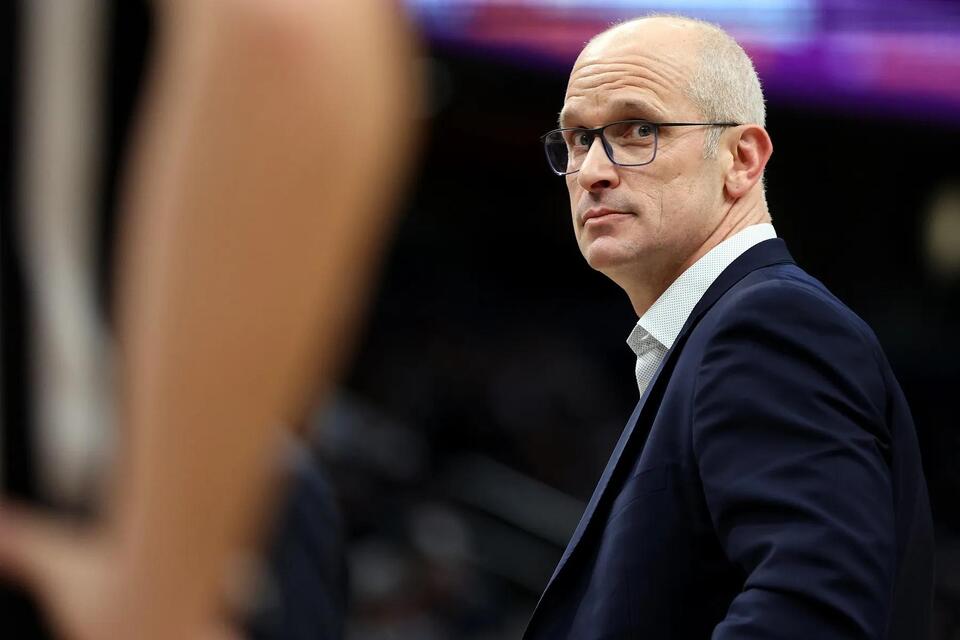 UConn HC Dan Hurley Confesses Why His Dad’s Advice to Leave for Lakers Was Rejected