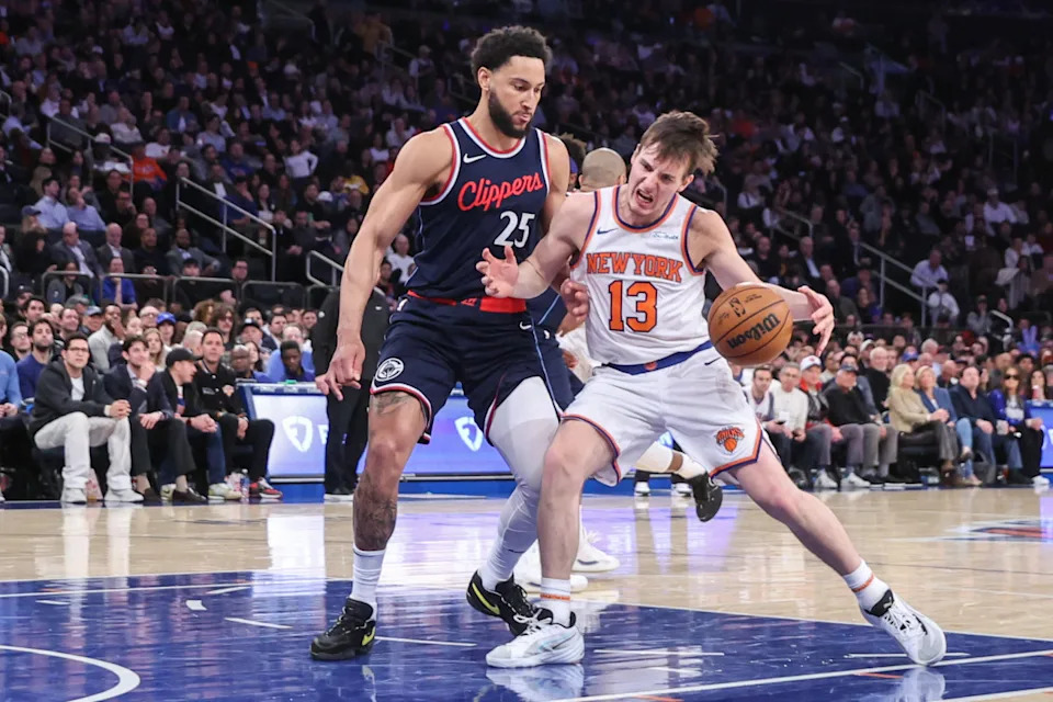New York Knicks guard Tyler Kolek looks to drive past LA Clippers guard Ben Simmons.© Wendell Cruz-Imagn Images