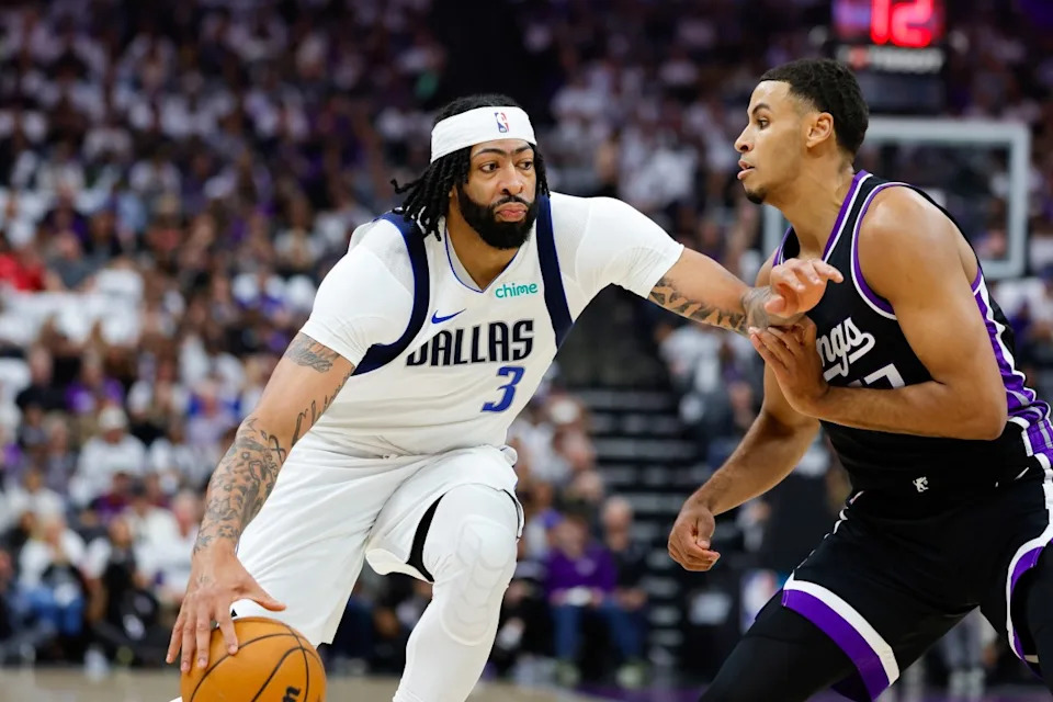 Dallas Mavericks forward Anthony Davis (3) dribbles the ball against Sacramento Kings forward Keegan Murray (13)Mandatory Credit&colon; Sergio Estrada-Imagn Images