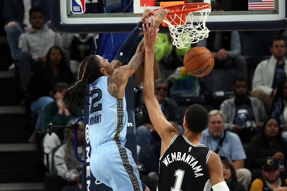 USA: Memphis Grizzlies guard Ja Morant (12) dunks over San Antonio Spurs center Victor Wembanyama (1) during the second half at FedExForum.© Petre Thomas-Imagn Images