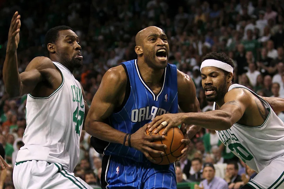 BOSTON - MAY 28: Vince Carter #15 of the Orlando Magic drives against Tony Allen #42 (L) and Rasheed Wallace #30 of the Boston Celtics in Game Six of the Eastern Conference Finals during the 2010 NBA Playoffs at TD Garden on May 28, 2010 in Boston, Massachusetts. NOTE TO USER: User expressly acknowledges and agrees that, by downloading and/or using this Photograph, user is consenting to the terms and conditions of the Getty Images License Agreement. (Photo by Jim Rogash/Getty Images)