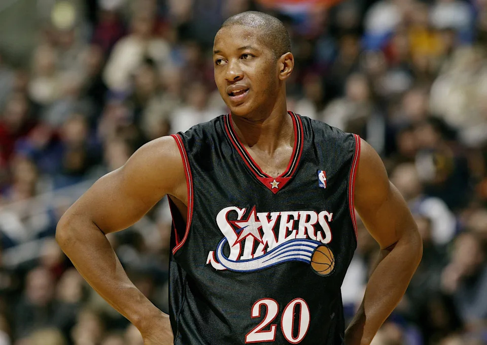LOS ANGELES - DECEMBER 26: Eric Snow #20 of the Philadelphia 76ers on the court during the game against the Los Angeles Clippers on December 26, 2003 at Staples Center in Los Angeles, California. The Clippers won 101-98. NOTE TO USER: User expressly acknowledges and agrees that, by downloading and/or using this Photograph, User is consenting to the terms and conditions of the Getty Images License Agreement. (Photo by Lisa Blumenfeld/Getty Images)