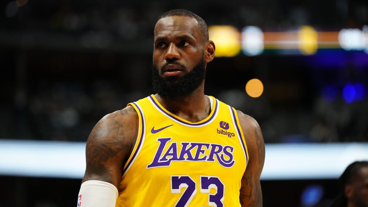 Lakers aren't interested in Warriors' trade offers for LeBron James