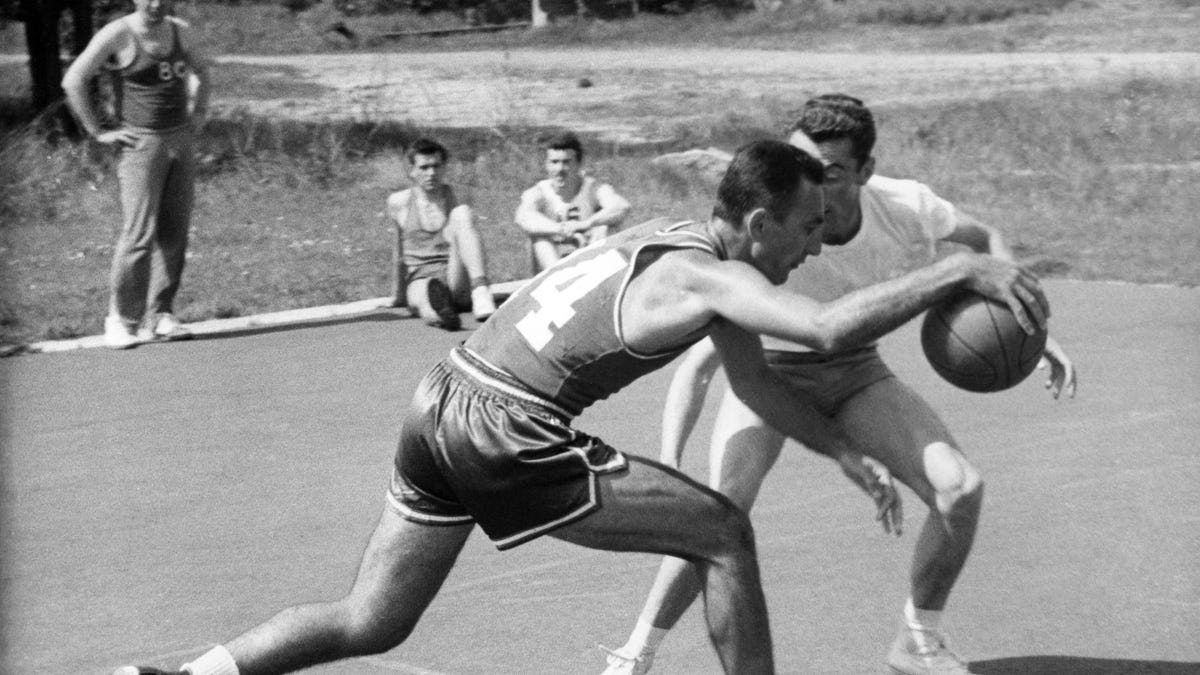 Cousy, Anthony, Arroyo, Udoka born; Davis re-signs