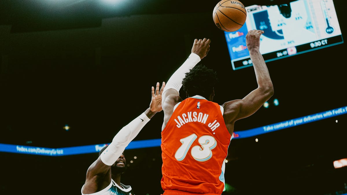 Grizzlies star changes number to honor dad