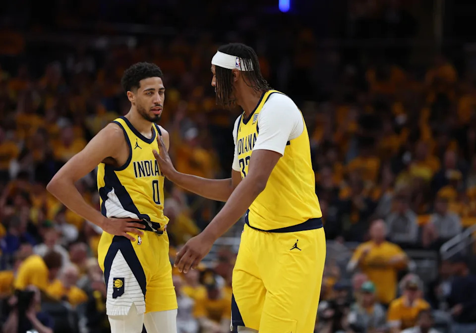 Indiana Pacers guard Tyrese Haliburton and center Myles Turner© Trevor Ruszkowski-Imagn Images