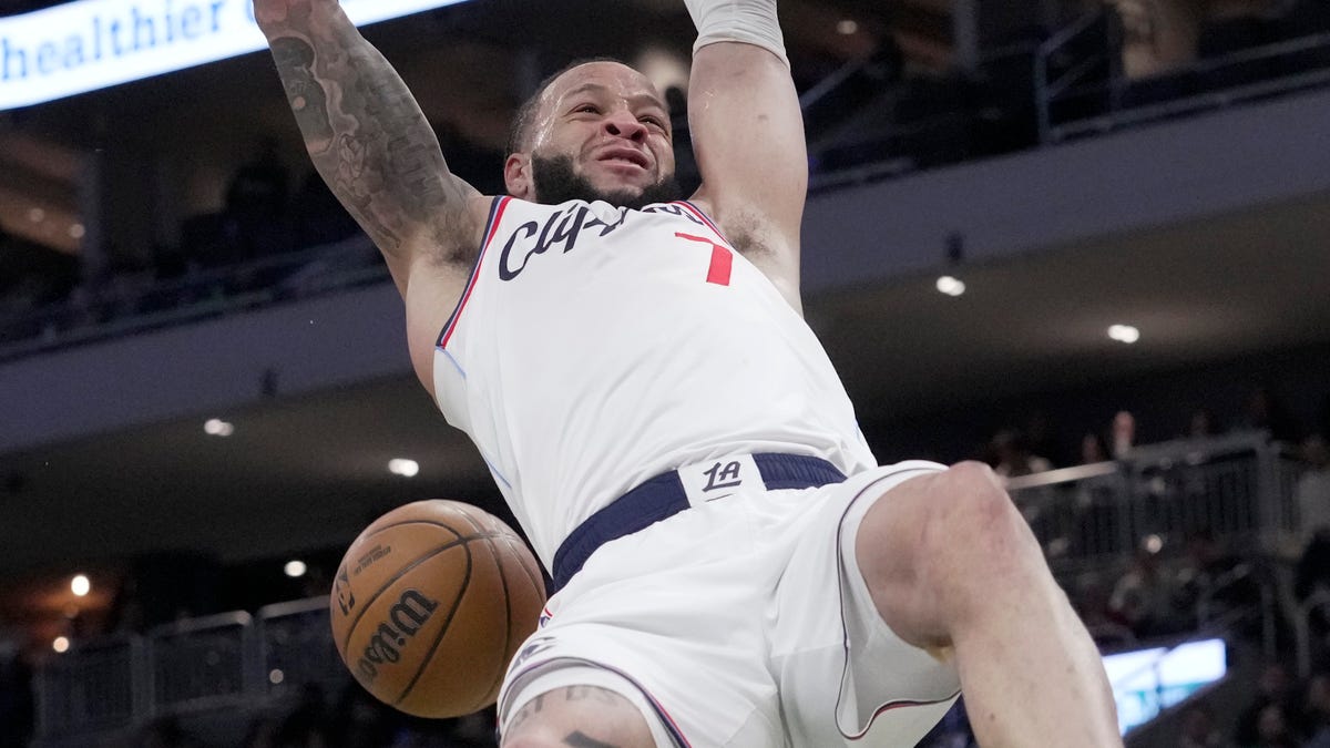 Milwaukee Bucks sign veteran free agent wing Amir Coffey