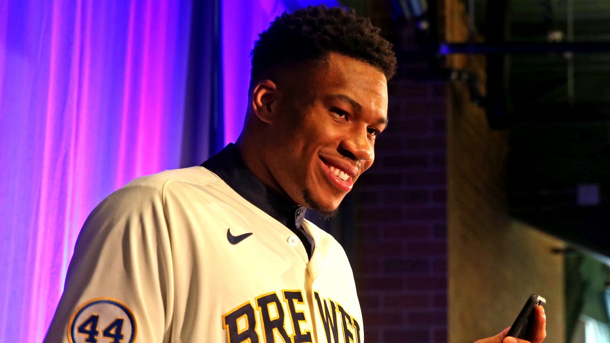 Giannis Antetokounmpo tells Sal Frelick, Brewers ‘don’t stop’ winning