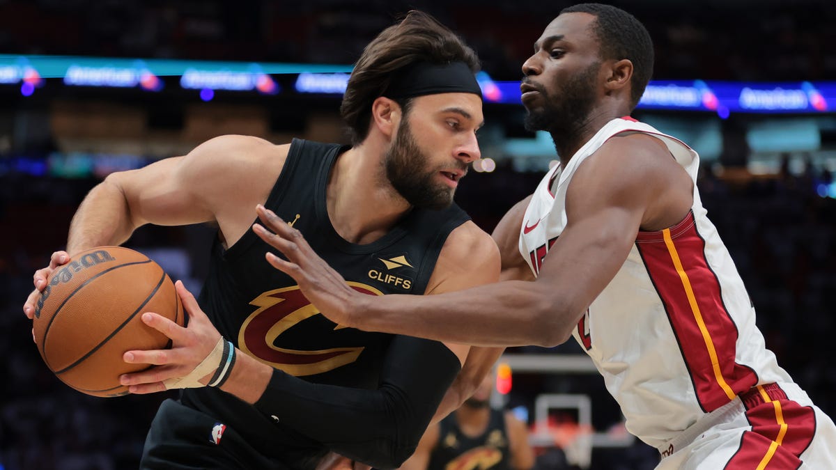 Cleveland Cavaliers starter Max Strus has foot surgery