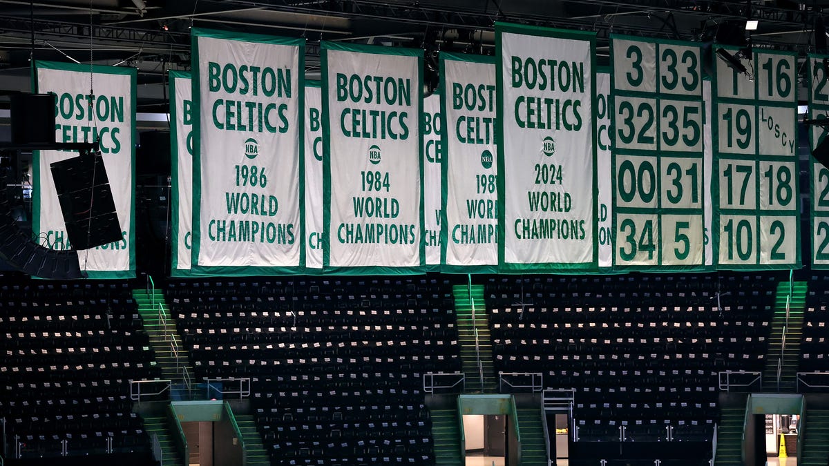 Just how dirty of a player was former Celtics big man Clyde Lovellette?