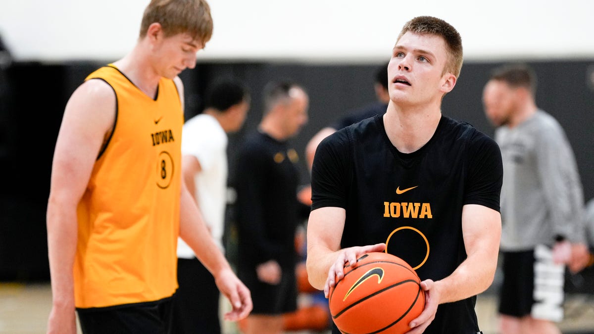 Iowa basketball star Bennett Stirtz announces engagement