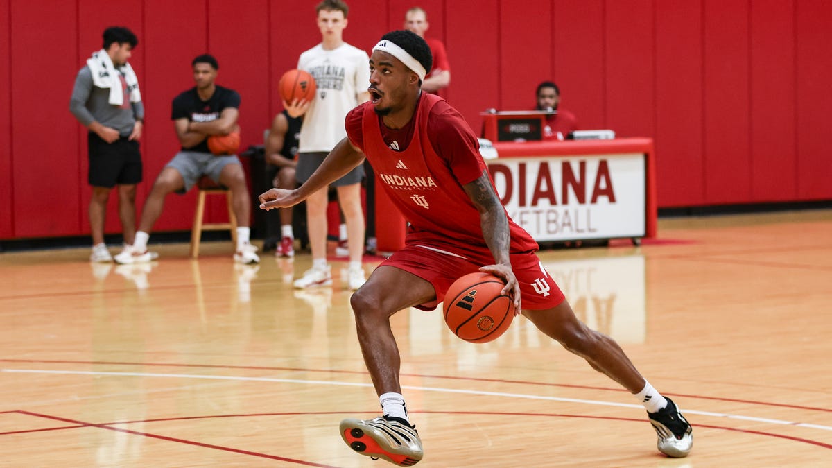 IU opens Puerto Rico trip with emphatic win