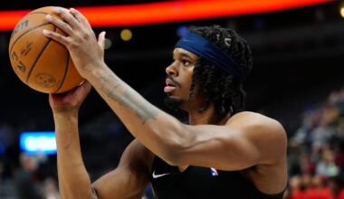 DaRon Holmes II appears in 'Rookie Diaries' video