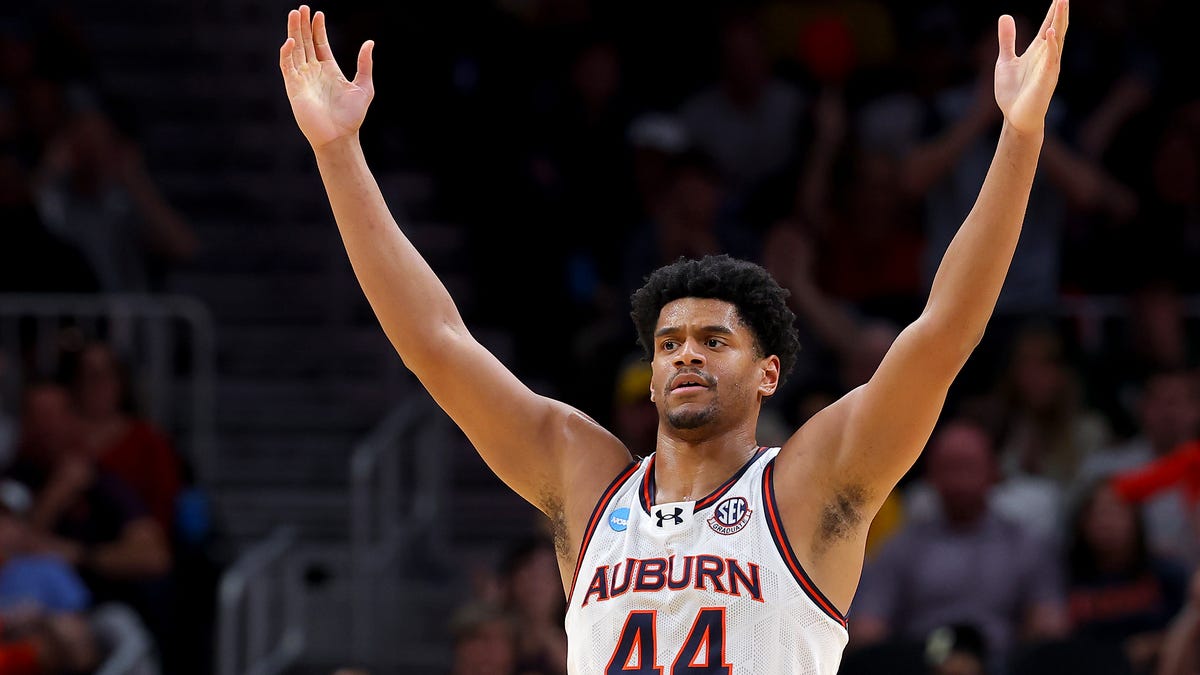 Dylan Cardwell signs contract with Kings G League Affiliate