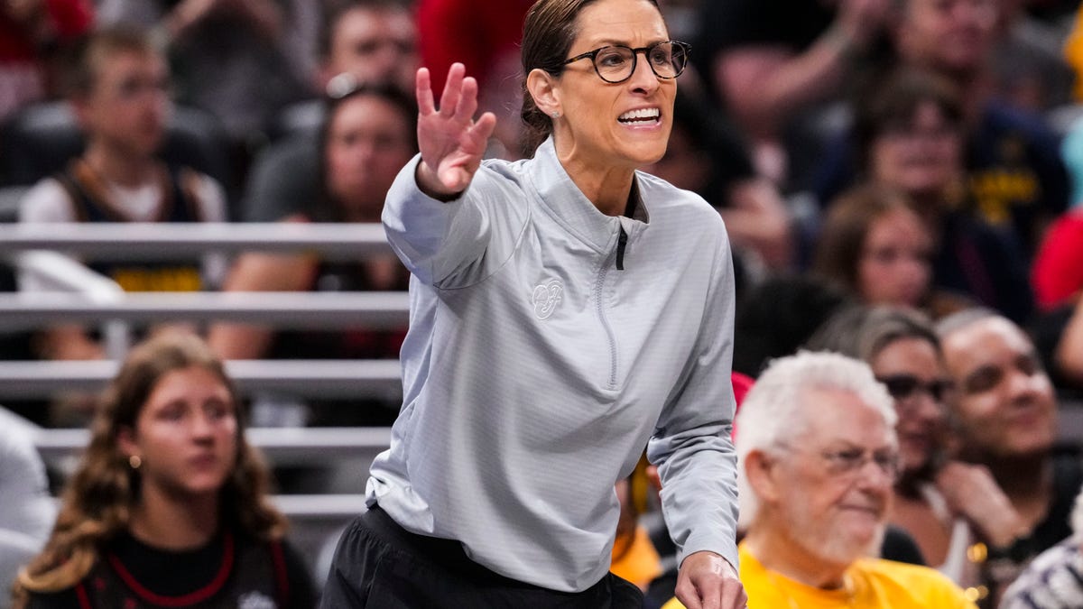 Indiana Fever coach Stephanie White calls out WNBA referees
