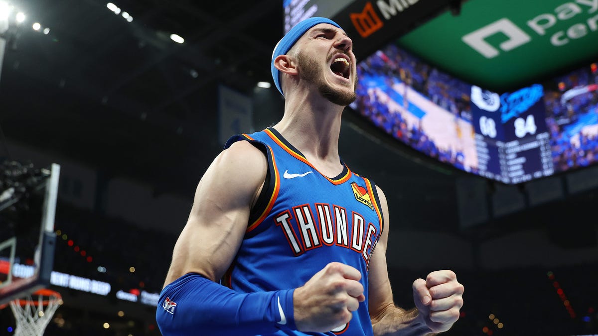 Several OKC Thunder teammates attend Alex Caruso's wedding