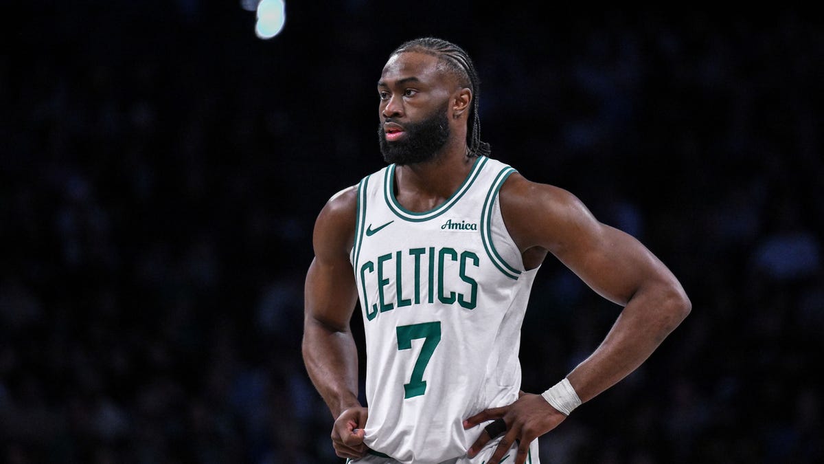 Jaylen Brown's old HS principal steals the ball from the Celtics star