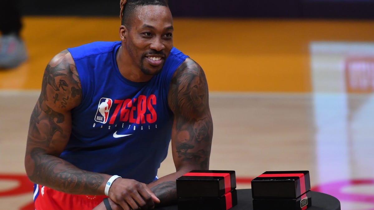 Former Sixers backup Dwight Howard ranked No. 15 center in NBA history