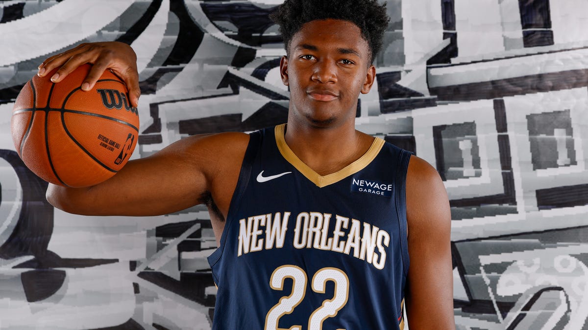 Derik Queen chooses new number to begin NBA career