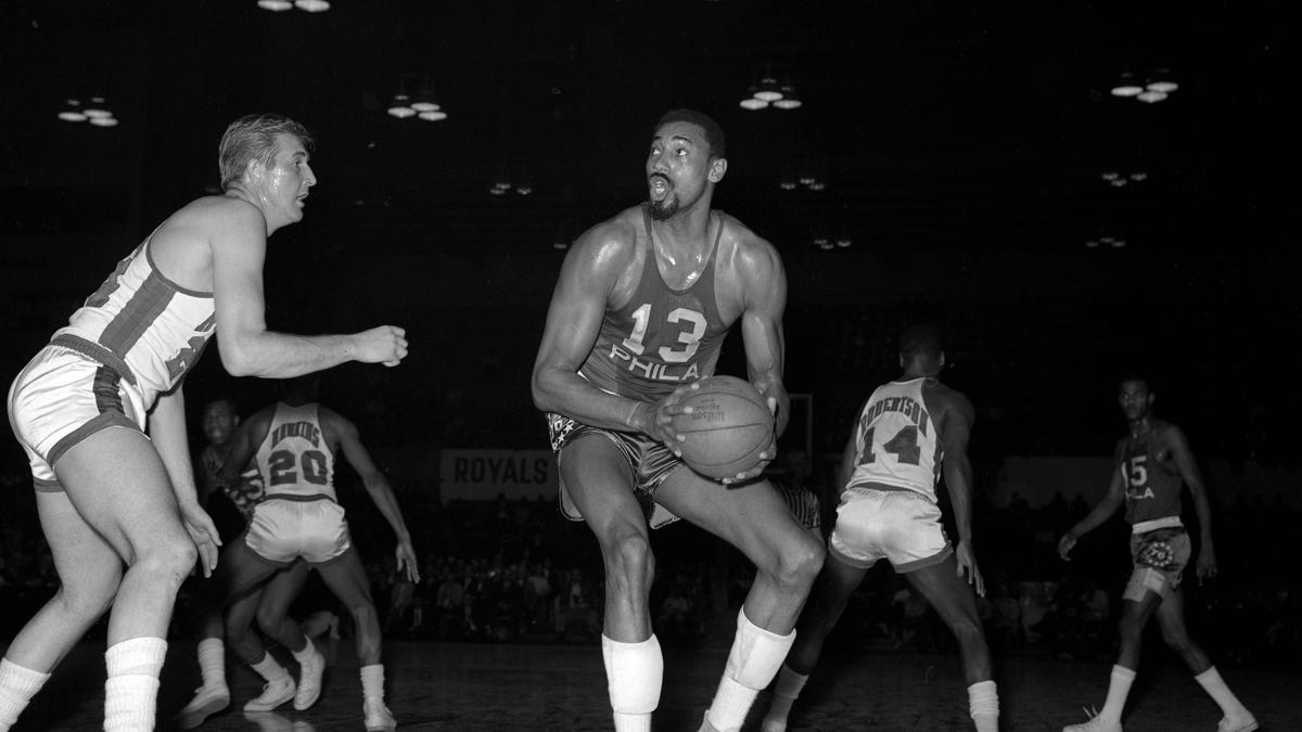 Sixers legend Wilt Chamberlain ranked No. 3 center in NBA history
