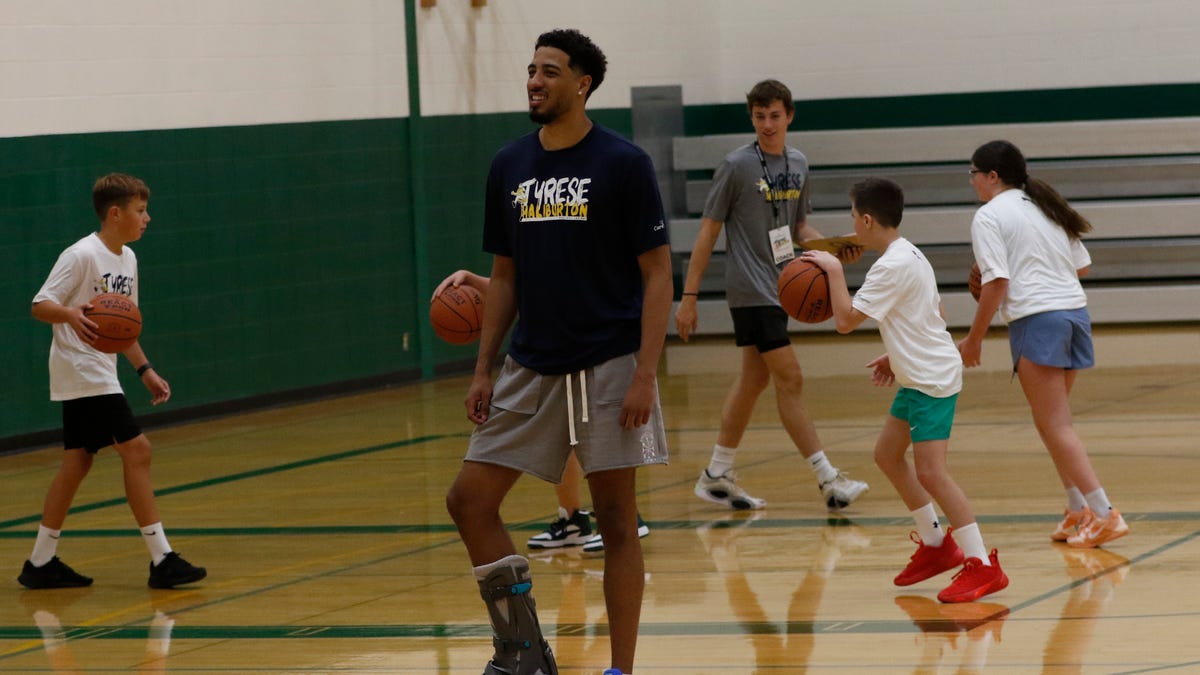 Indiana Pacers guard Tyrese Haliburton puts on camp at Oshkosh North - Oshkosh Northwestern